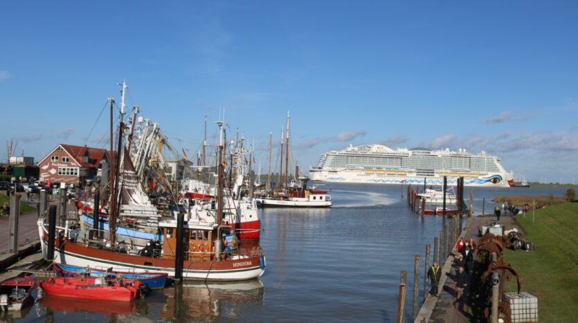 Ditzumer Hafen mit Aida 2_Klein