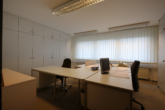 Repräsentative Gewerbeimmobilie mit Entwicklungspotenzial nahe Klinikneubau & Gewerbepark! - Büro hinten rechts