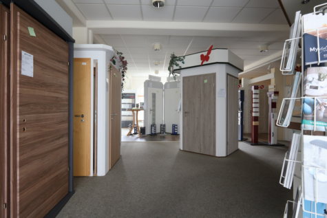 Repräsentative Gewerbeimmobilie mit Entwicklungspotenzial nahe Klinikneubau & Gewerbepark! - Austellungsraum (1) (39333)