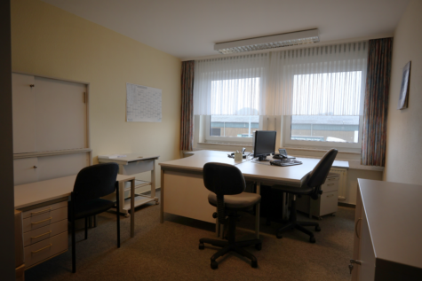 Repräsentative Gewerbeimmobilie mit Entwicklungspotenzial nahe Klinikneubau & Gewerbepark! - 1.Büro links (39346)