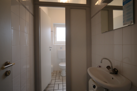 Repräsentative Gewerbeimmobilie mit Entwicklungspotenzial nahe Klinikneubau & Gewerbepark! - Damen WC EG (39329)