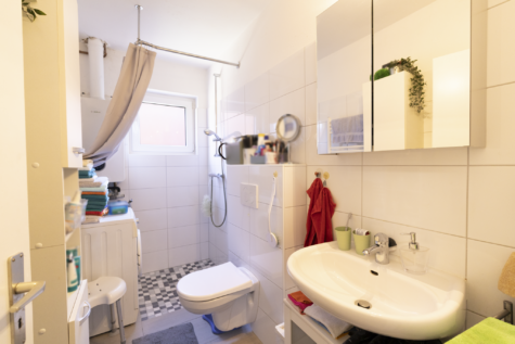 Charmante Erdgeschoss-Wohnung in stadtnaher Wohnlage – ideal für Singles - Badezimmer (42930)