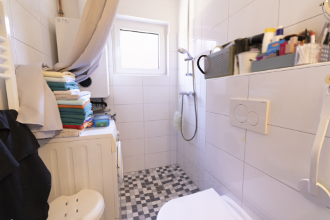 Charmante Erdgeschoss-Wohnung in stadtnaher Wohnlage – ideal für Singles - Badezimmer (42929)