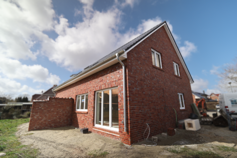 Neubau Doppelhaushälfte in ruhiger Sackgassenlage in Warsingsfehn - Seitenansicht (42801)