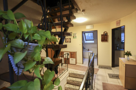 Kapitalanleger aufgepasst! Vermietetes Mehrfamilienhaus mit 3 Wohneinheiten in Wiekenlage - Flur Whg. 1 (41606)