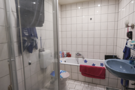 Kapitalanleger aufgepasst! Vermietetes Mehrfamilienhaus mit 3 Wohneinheiten in Wiekenlage - Bad Whg. 2 (41616)