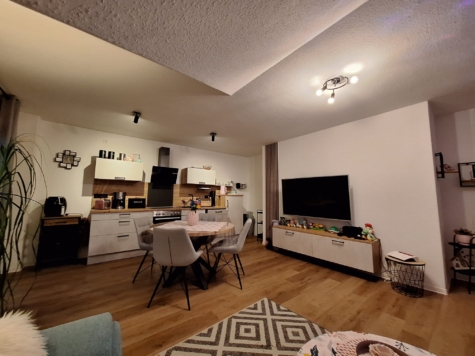 Neuwertige Dachgeschosswohnung mit Aufzug und Balkon im Zentrum von Warsingsfehn - Wohnen/Essen (35278)