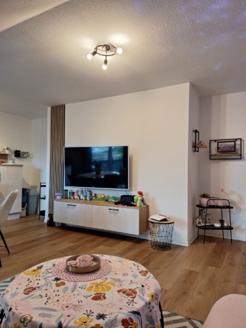 Neuwertige Dachgeschosswohnung mit Aufzug und Balkon im Zentrum von Warsingsfehn - Wohnen (35271)