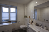 Badezimmer - Exklusive Wohnlage – 3-Zimmerwohnung in einer Villa im 1. Obergeschoss mit Tiefgaragen-Stellplatz