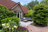 Terrasse (vom Wohnzimmer aus zugänglich) - Ländlicher Wohntraum mit Top-Infrastruktur: Familienfreundliches Einfamilienhaus mit großem Garten