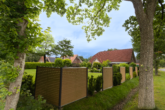 Süd-West-Ansicht - Ländlicher Wohntraum mit Top-Infrastruktur: Familienfreundliches Einfamilienhaus mit großem Garten