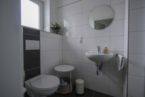 Attraktive Doppelhaushälfte in begehrter Lage von Wittmund - Gäste-WC (34814)