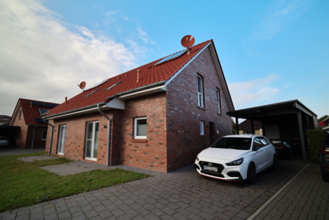 Attraktive Doppelhaushälfte in begehrter Lage von Wittmund - Straßenansicht (34815)