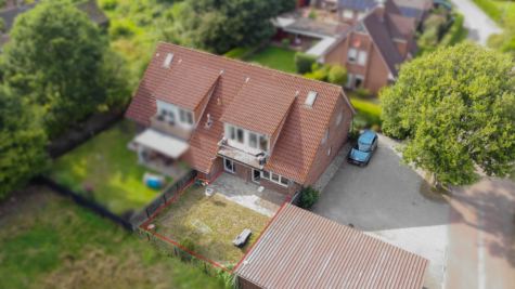 Kapitalanleger aufgepasst – vermietete Erdgeschosswohnung in einem 4-Familienhaus in Aurich-Walle! - Gartenansicht - Drohne (35072)