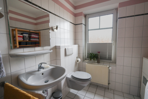 Zentral gelegene Wohnung mit viel Platz und einer großen Wohngalerie! - Badezimmer (35307)