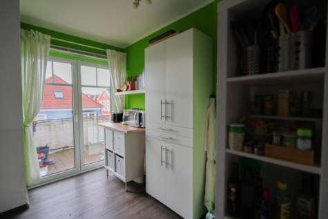 Zentral gelegene Wohnung mit viel Platz und einer großen Wohngalerie! - Blick Richtung Balkon (35309)
