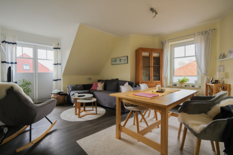 Zentral gelegene Wohnung mit viel Platz und einer großen Wohngalerie! - Wohn- und Essbereich (35304)