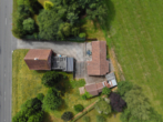 Draufsicht - Gepflegtes Einfamilienhaus mit Nebengebäuden und großem Garten in Moormerland-Hatshausen