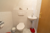 WC im Obergeschoss - Gepflegtes Einfamilienhaus mit Nebengebäuden und großem Garten in Moormerland-Hatshausen