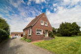 Vorderansicht - Gepflegtes Einfamilienhaus mit Nebengebäuden und großem Garten in Moormerland-Hatshausen