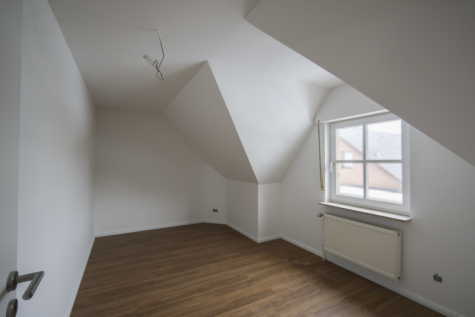 Moderne Dachgeschosswohnung in zentraler Wohnlage von Warsingsfehn - 05.02.2026_bearbeitet-1 (41229)