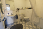 Badezimmer - Lichtdurchflutete, barrierearme Wohnung im Stadtzentrum von Aurich!