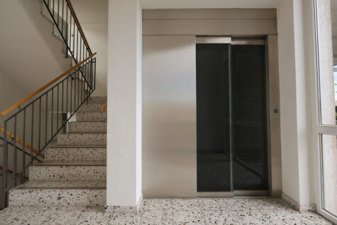 Lichtdurchflutete, barrierearme Wohnung im Stadtzentrum von Aurich! - Treppenhaus (34115)