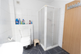 Badezimmer - Barrierearmes Wohnen in der Wittmunder Innenstadt – 2-Zimmer-Wohnung mit Loggia