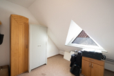 Schlafzimmer - Barrierearmes Wohnen in der Wittmunder Innenstadt – 2-Zimmer-Wohnung mit Loggia