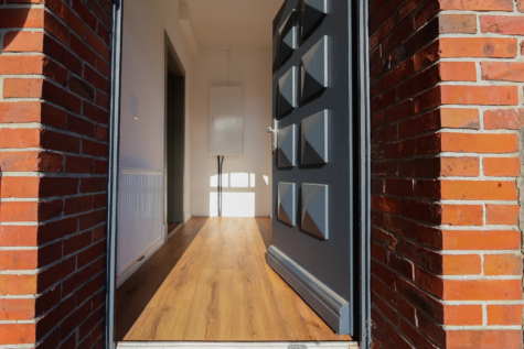 Renovierte Doppelhaushälfte in zentraler Wohnlage von Aurich! - Eingang (39817)