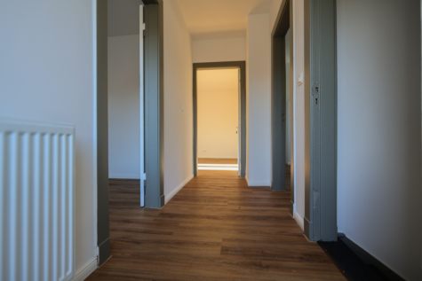 Renovierte Doppelhaushälfte in zentraler Wohnlage von Aurich! - Flur (39830)