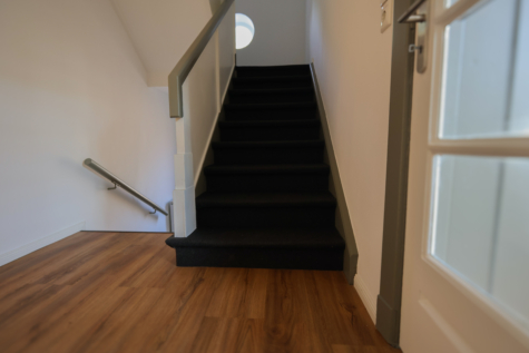 Renovierte Doppelhaushälfte in zentraler Wohnlage von Aurich! - Flur (39829)