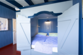Schlafzimmer Erdgeschoss - mit Butzenbetten - Besondere Lage am Kutterhafen – Ferienhaus mit Hafen- und Weitblick über das Weltnaturerbe Wattenmeer