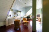 Wohnbereich Dachgeschoss - Besondere Lage am Kutterhafen – Ferienhaus mit Hafen- und Weitblick über das Weltnaturerbe Wattenmeer
