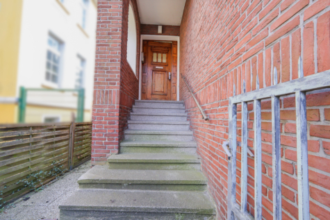 Zahlreiche Nutzungsmöglichkeiten – Wohn- und/oder Gewerbeobjekt in stadtnaher Wohnlage von Aurich! - Eingangsbereich - Straßenseite (34827)