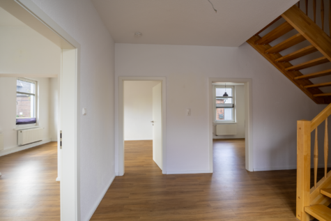 Wohnen in Stadtnähe – Einfamilienhaus in zentraler Lage - Eingangsbereich (43862)