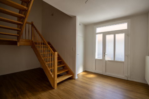 Wohnen in Stadtnähe – Einfamilienhaus in zentraler Lage - Eingangsbereich (43863)