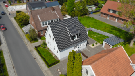 Wohnen in Stadtnähe – Einfamilienhaus in zentraler Lage - Draufsicht (43879)