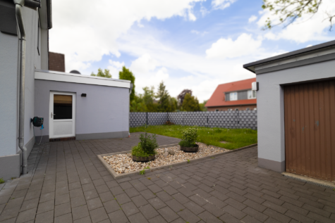 Wohnen in Stadtnähe – Einfamilienhaus in zentraler Lage - Außenanlage (43871)