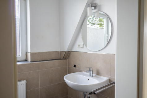 Wohnen in Stadtnähe – Einfamilienhaus in zentraler Lage - Badezimmer OG (43873)