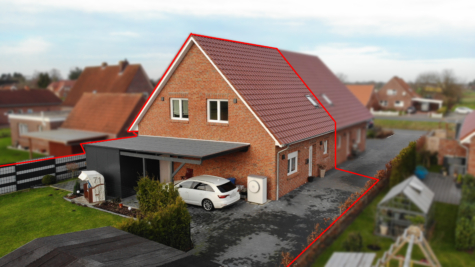 Neubau-Doppelhaushälfte in Kanallage von Großefehn - Drohnenansicht - rückwärtig (40640)