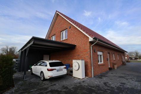 Neubau-Doppelhaushälfte in Kanallage von Großefehn - rückwärtige Ansicht (40653)