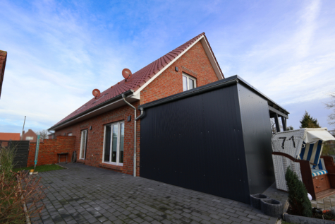 Neubau-Doppelhaushälfte in Kanallage von Großefehn - Terrassenbereich (40652)