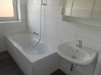 Gepflegte 2-Zimmer-Wohnung in zentraler Lage von Emden-Borssum - Badezimmer (2)