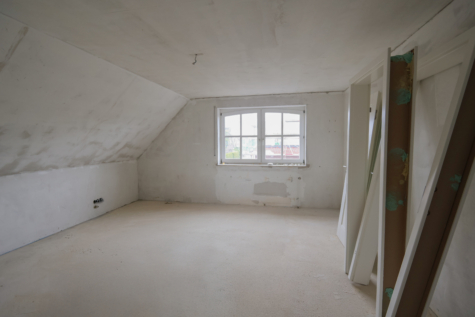 Komplett renovierte Obergeschosswohnung in zentraler Lage von Warsingsfehn - Wohn-Küche (39854)