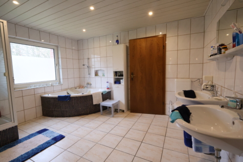 Naturliebhaber aufgepasst! Charmantes Einfamilienhaus in idyllischer Lage von Jheringsfehn - Bad (34616)