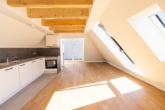 Wohnraum - Kernsanierte, stilvolle Maisonettewohnung für Singles in der Auricher Fußgängerzone