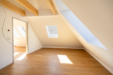 Schlafzimmer - Kernsanierte, stilvolle Maisonettewohnung für Singles in der Auricher Fußgängerzone