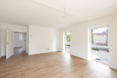 Wohnzimmer - Helle 2-Zimmer-Obergeschosswohnung – Neubau in Top-Zentrumslage
