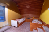 Schlafbereich - Einfamilienhaus mit ca. 2.300 m² Grundstück – sanierungsbedürftiges Anwesen mit viel Potenzial